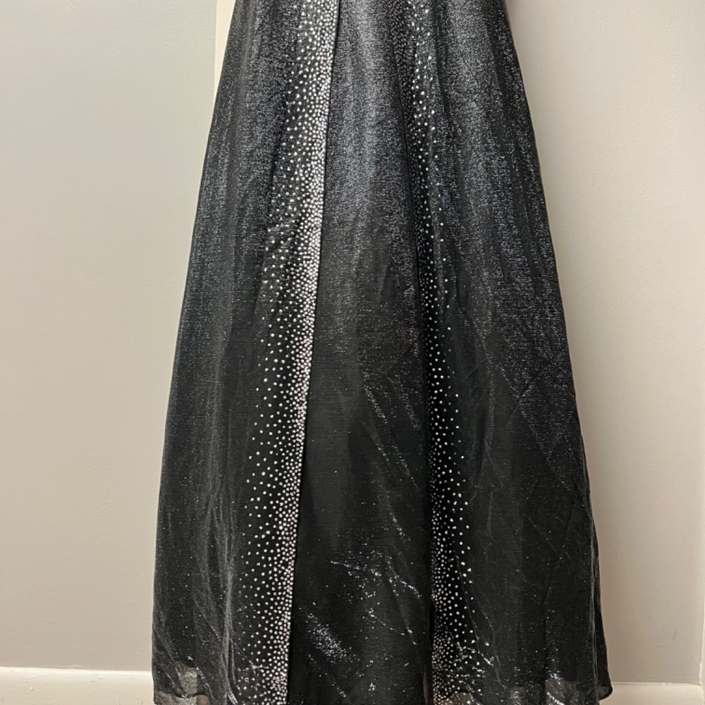 Gown - Picture 3 of 12